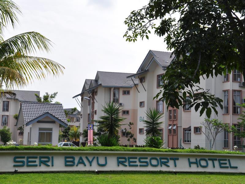 Seri Bayu Resort Hotel Sungai Pelek Exteriör bild